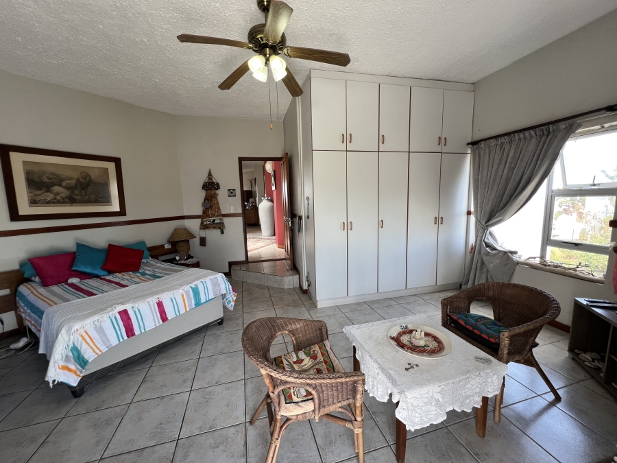 5 Bedroom Property for Sale in Wavecrest Eastern Cape